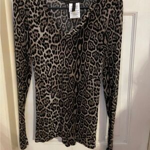 BCBG long sleeve v neck cheetah print top